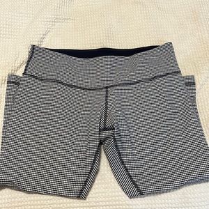 Lululemon gingham like print wunder unders size 10